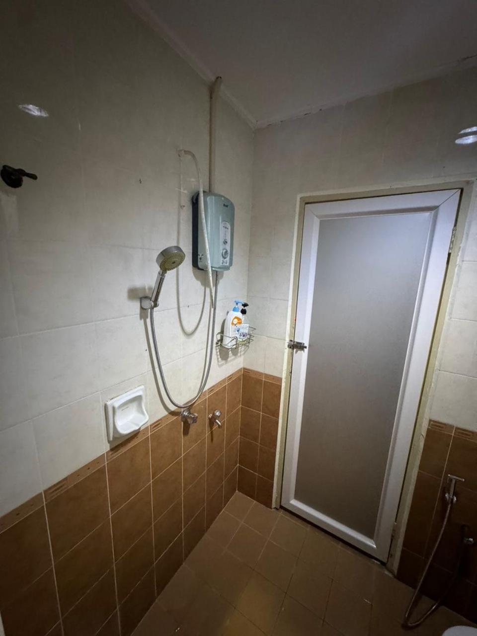 Momo Guest House Куала-Тренгану Экстерьер фото